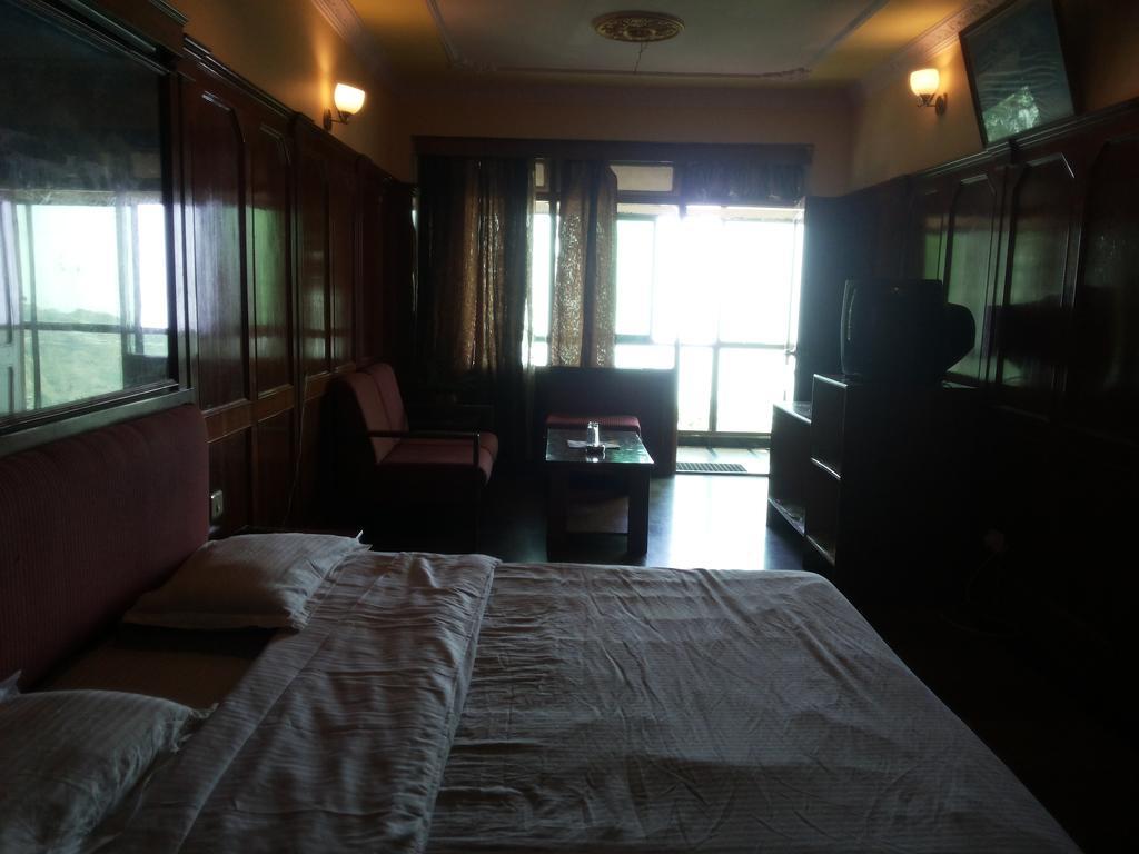 מוסורי Valley View Hotel חדר תמונה